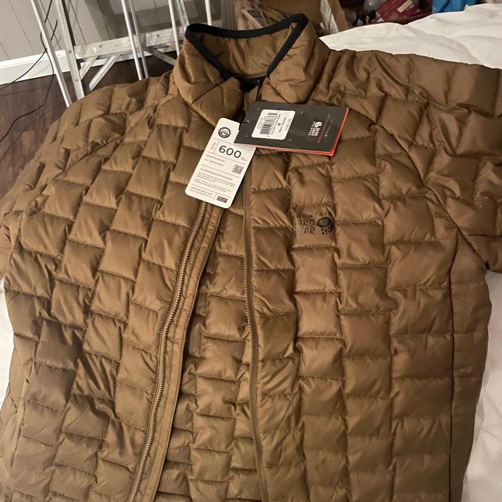 Men’s medium mountain hardware brand new summiter down jacket with tags